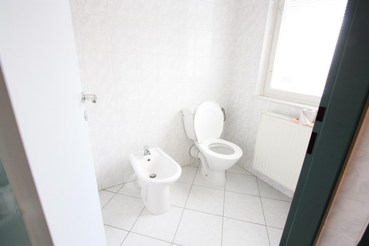 05 Admnistrativní budova - WC 1.JPG